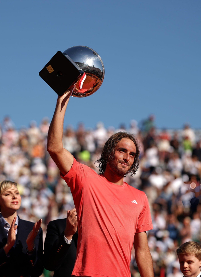 联合杯轻取美网，西西帕斯点燃赛场